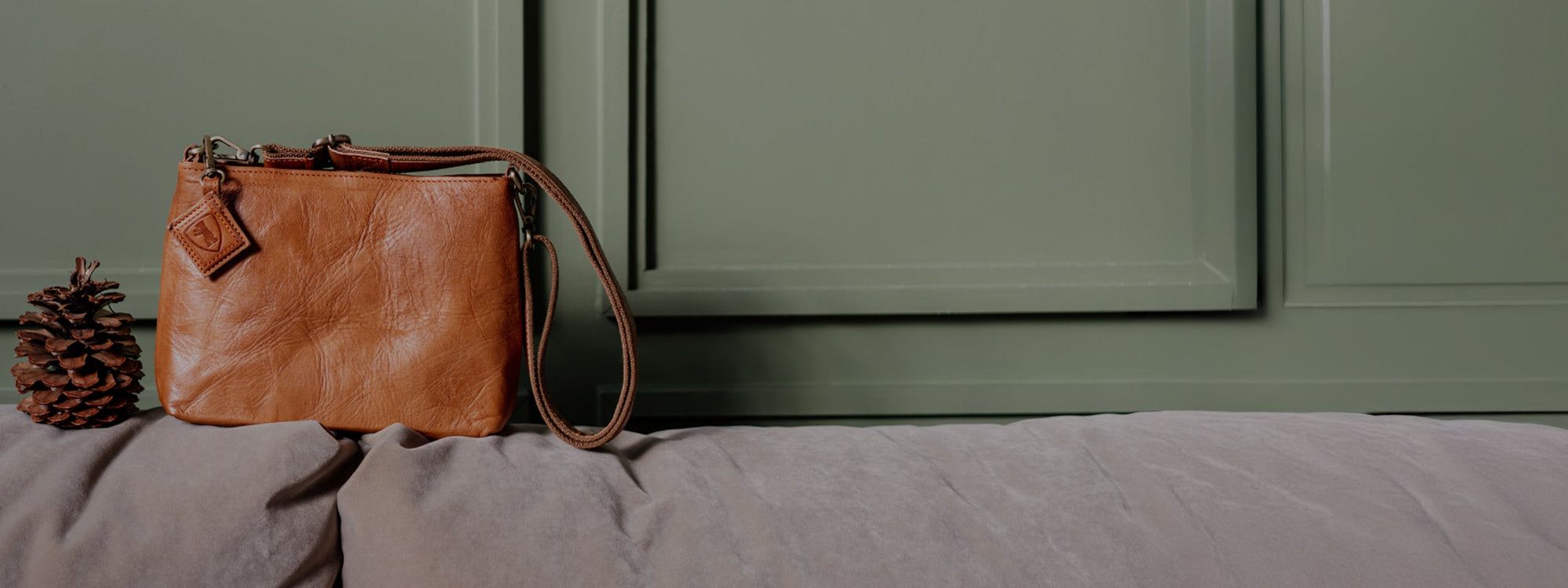 HANDBAGS & CROSSBODY