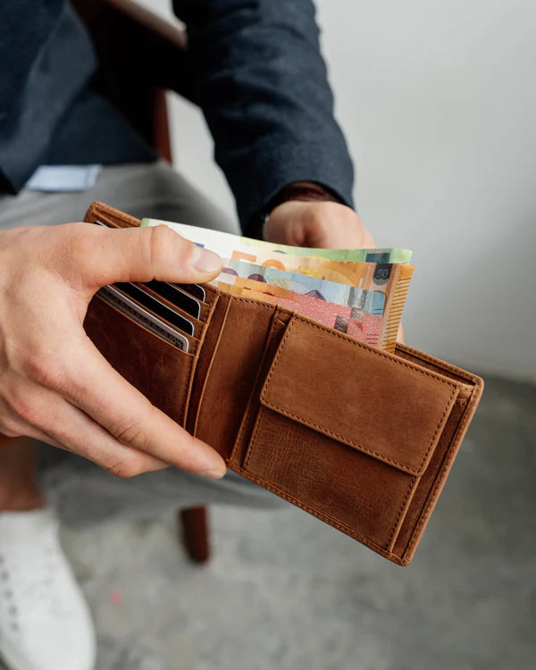 Man holding a open camel leather wallet without ID flap